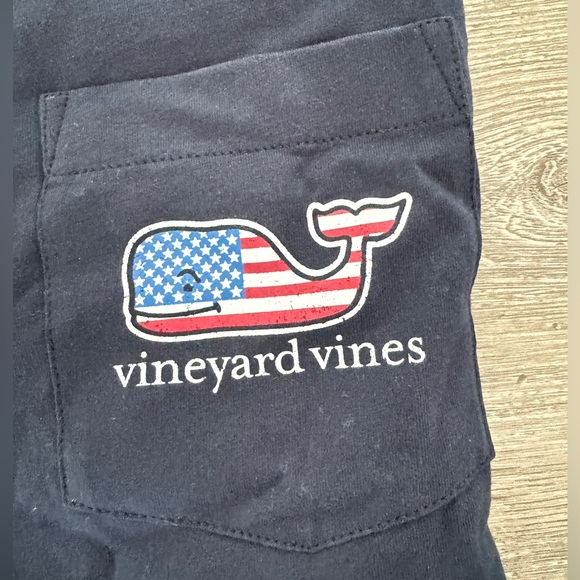 Dark navy Vinyard Vine Tee. Size medium, brand new! - Picture 2 of 6